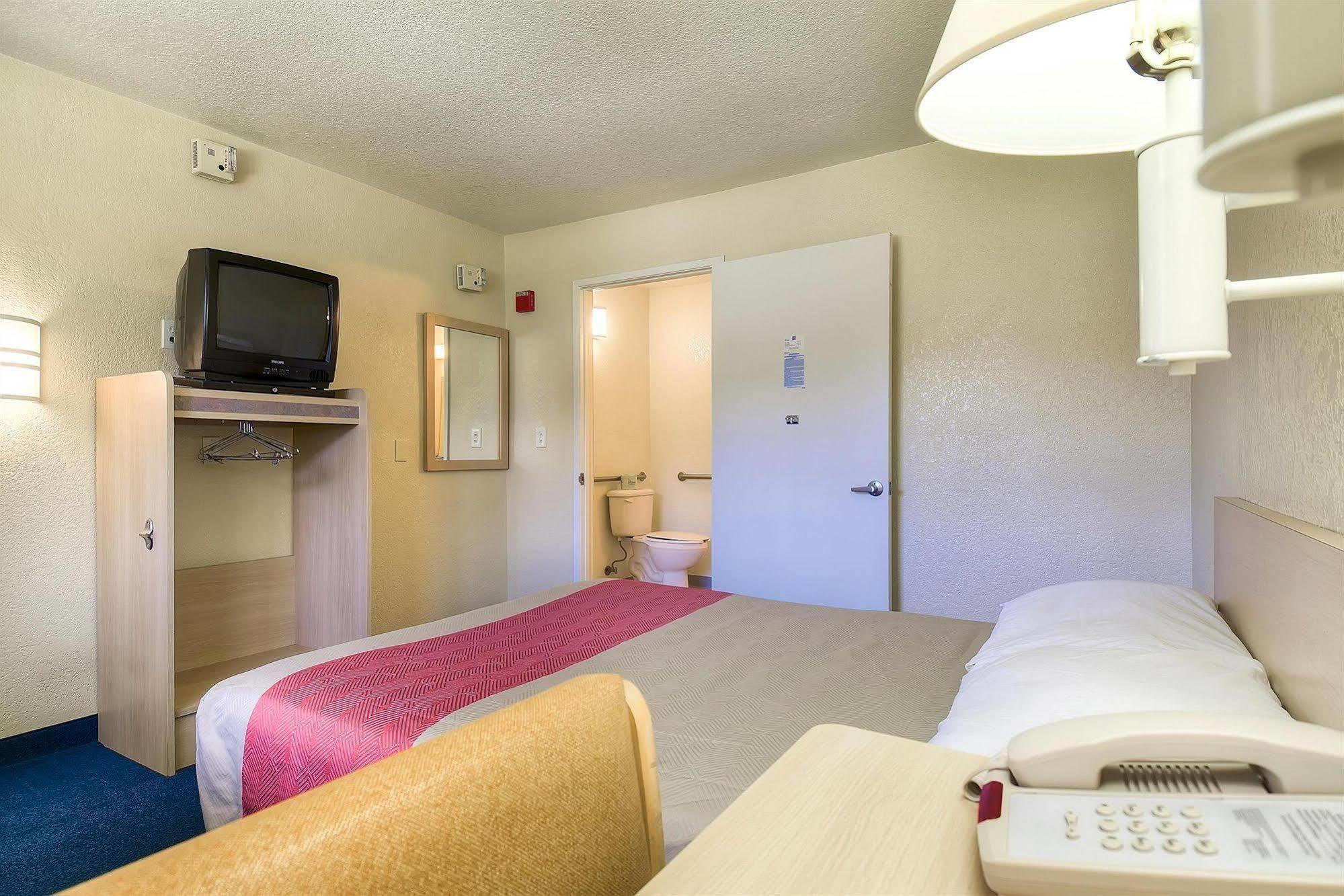 Motel 6 Anaheim Stadium - Orange Exterior foto